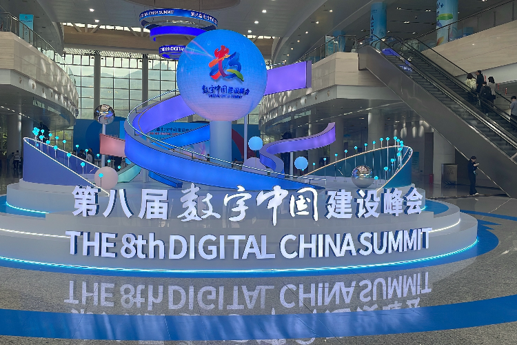 推動實數深度融合，培育數字化轉型服務商 國家數據局劉烈宏談人工智能基礎軟件開發